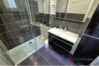 012 2016 643 Makarska Detached house with four apartments for sale