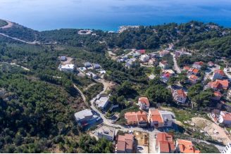012 2016 643 Makarska Detached house with four apartments for sale