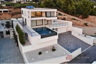 020 2022 442 Split area New villa with panoramic sea view sale