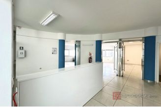 009 2049 30 Split Bacvice Commercial space in a great location rent