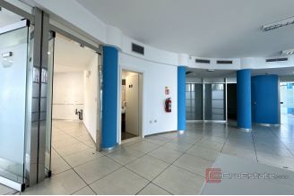 009 2049 30 Split Bacvice Commercial space in a great location rent