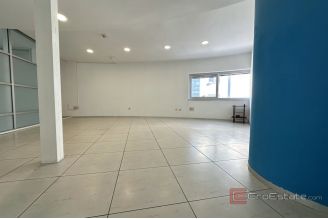 009 2049 30 Split Bacvice Commercial space in a great location rent