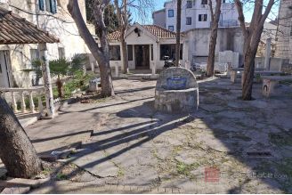 006 2031 163 Kastela House with building land in a great location for sale