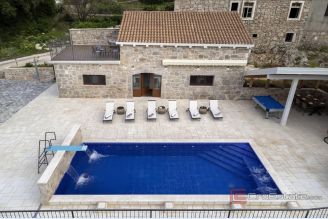 001 2051 06 Hvar Stone house with swimming pool for sale