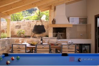 010 2051 06 Hvar Stone house with swimming pool for sale