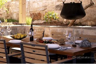 010 2051 06 Hvar Stone house with swimming pool for sale