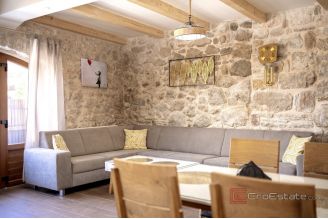 010 2051 06 Hvar Stone house with swimming pool for sale