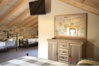 010 2051 06 Hvar Stone house with swimming pool for sale