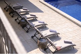 010 2051 06 Hvar Stone house with swimming pool for sale