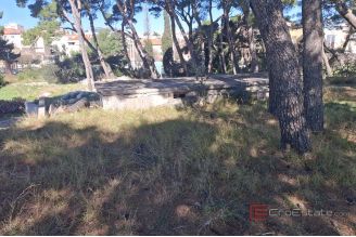 004 2031 162 Split Bacvice Building land in the first row to the sea sale