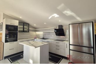 019 2047 57 Vodice House with pool for sale