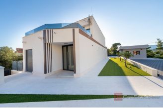020 2036 127 split podstrana modern villa with pool for sale