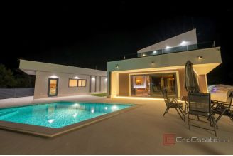 020 2036 127 split podstrana modern villa with pool for sale
