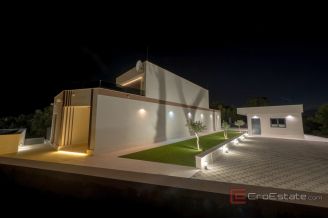 020 2036 127 split podstrana modern villa with pool for sale