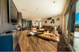020 2036 127 split podstrana modern villa with pool for sale
