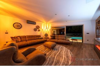 020 2036 127 split podstrana modern villa with pool for sale