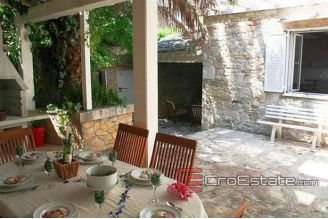 07 4147 30 Brac House For Sale