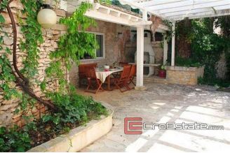 07 4147 30 Brac House For Sale