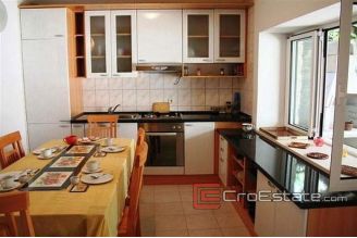 07 4147 30 Brac House For Sale