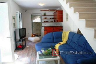 07 4147 30 Brac House For Sale