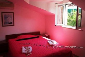 07 4147 30 Brac House For Sale