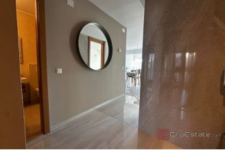 009 5345 30 Split Split 3 Luxury three bedroom apartment with a sea view for sale