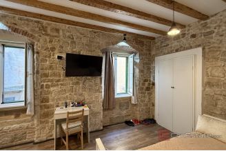 009 2046 69 Split center Two apartment units for sale