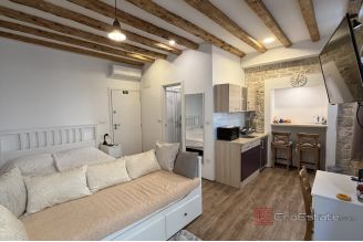 009 2046 69 Split center Two apartment units for sale