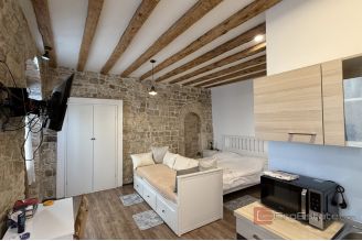 009 2046 69 Split center Two apartment units for sale