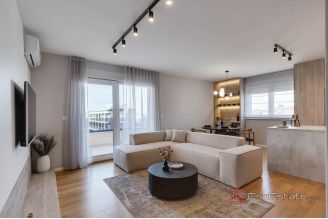 012 2043 144 Zadar Apartment with roof terrace and jacuzzi for sale