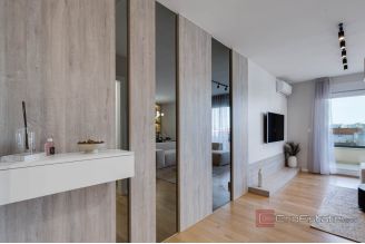 012 2043 144 Zadar Apartment with roof terrace and jacuzzi for sale