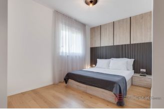 012 2043 144 Zadar Apartment with roof terrace and jacuzzi for sale