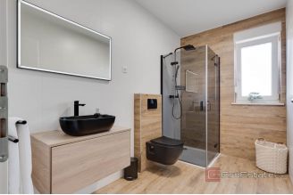 012 2043 144 Zadar Apartment with roof terrace and jacuzzi for sale