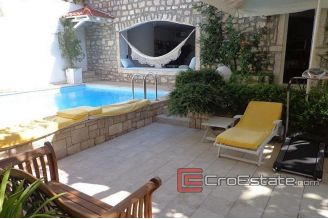 20 4146 30 Brac Villa For Sale