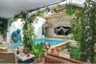 20 4146 30 Brac Villa For Sale