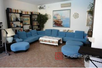 20 4146 30 Brac Villa For Sale