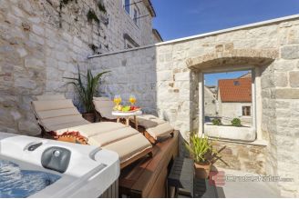 020 2035 212 Trogir Authentic stone house with modern design for sale