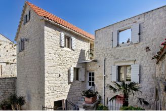 020 2035 212 Trogir Authentic stone house with modern design for sale