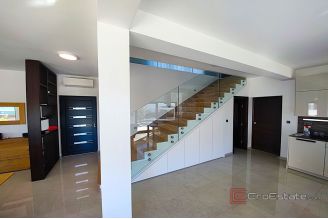 018 2021 405 Rogoznica New villa with a sea view sale