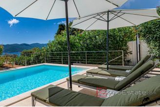 018 2052 02 Peljesac Villa with pool and a sea view for sale