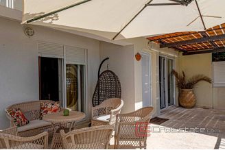 018 2052 02 Peljesac Villa with pool and a sea view for sale