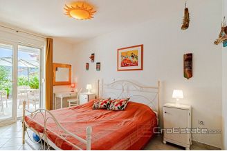 018 2052 02 Peljesac Villa with pool and a sea view for sale