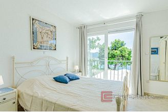 018 2052 02 Peljesac Villa with pool and a sea view for sale