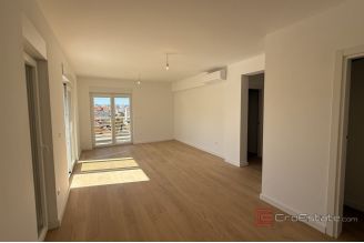 006 2043 145 Zadar Modern apartment with roof terrace for sale
