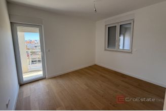 006 2043 145 Zadar Modern apartment with roof terrace for sale