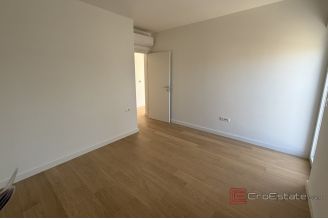 006 2043 145 Zadar Modern apartment with roof terrace for sale