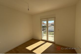 006 2043 145 Zadar Modern apartment with roof terrace for sale