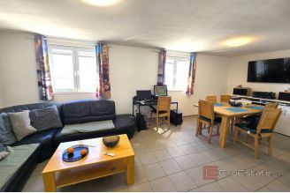 009 2029 99 near split renovated house with sea view for sale