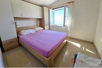 009 2029 99 near split renovated house with sea view for sale