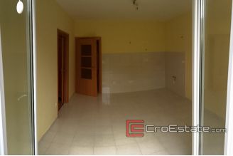 09 4144 30 Split apartment garden for sale
